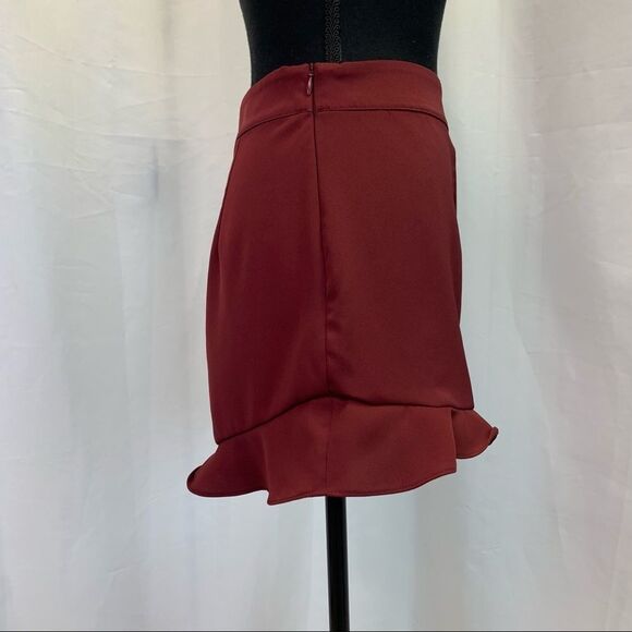 TWIK NWT Maroon Burgundy Frill Ruffle Hem Shorts Size Small - Picture 4 of 11